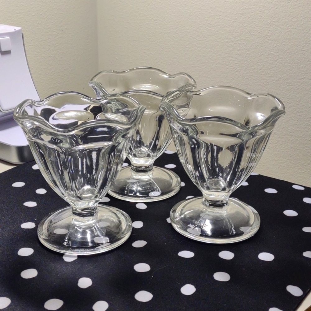 Set of three vintage ice cream/dessert glassware